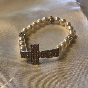 Stretchy; pearl with silver cross